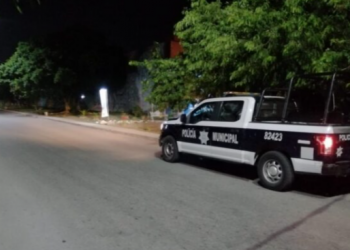 BALEAN A HOMBRE EN EL FRACCIONAMIENTO MISIÓN DEL CARMEN DE PLAYA DEL CARMEN