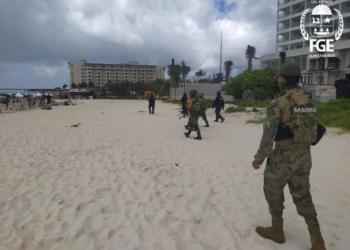 RECUPERAN AUTORIDADES ESPACIOS EN LA PLAYA LANGOSTA DE CANCÚN