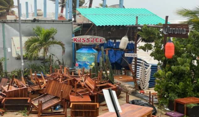 DETIENEN A TRES CAMIONETAS CON PRESUNTOS SAQUEADORES EN PLAYA DEL CARMEN