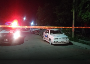 DISPARAN CONTRA AUTO ESTACIONADO AFUERA DE UNA CASA EN FRACCIONAMIENTO DE CANCÚN
