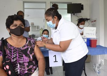 CONCLUYE VACUNACIÓN EN ZONA RURAL DE CENTRO A POBLACIÓN DE 40-49 AÑOS; SIGUE JORNADA EN HUIMANGUILLO Y CENTLA