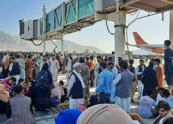 SEIS PERSONAS MUERTAS POR EL CAOS EN EL AEROPUERTO DE KABUL, SEGÚN TESTIGOS