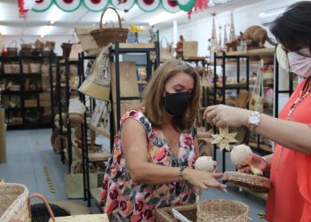 RECONOCE PRESIDENTA DEL DIF  TALENTO DE ARTESANOS TABASQUEÑOS