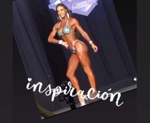 VANESSA GUZMÁN RECOGE EL FRUTO DE SU ESFUERZO AL GANAR TRES MEDALLAS EN UN CONCURSO DE FISICOCULTURISMO