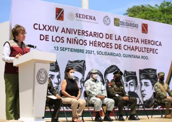 CON LA ASISTENCIA DE MANDOS MILITARES SE CONMEMORA EN SOLIDARIDAD A LOS NIÑOS HÉROES