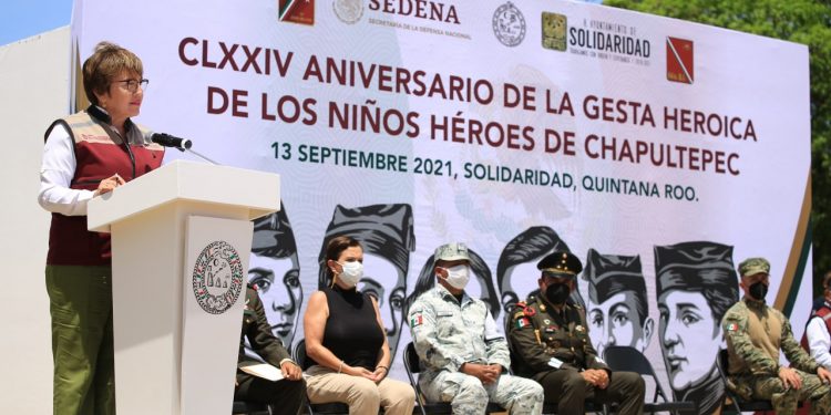 CON LA ASISTENCIA DE MANDOS MILITARES SE CONMEMORA EN SOLIDARIDAD A LOS NIÑOS HÉROES