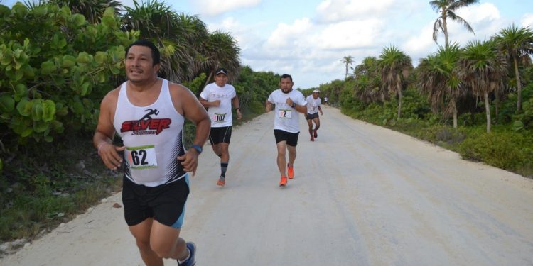 LA FPMC Y ATLANTIS SUBMARINES LISTOS PARA LA CARRERA POR LA CONSERVACIÓN DE LOS ARRECIFES DE CORAL 8K