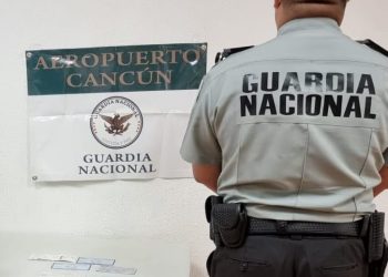 DETIENEN EN AEROPUERTO DE CANCÚN A BRASILEÑO CON MÁS DE UN MILLÓN DE PESOS SIN DECLARAR