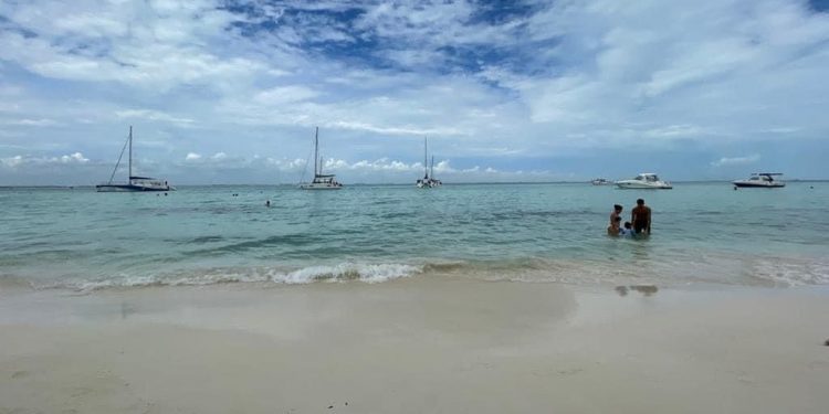 DE NUEVA CUENTA PLAYAS DE ISLA MUJERES LUCEN SU BELLEZA