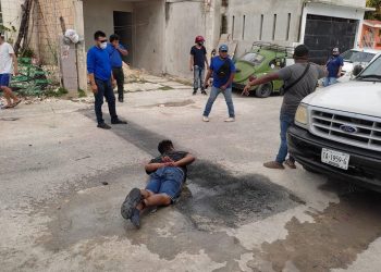 PRESUNTO LADRÓN ES SOMETIDO Y AMARRADO POR VECINOS EN VILLAS DEL MAR CANCÚN