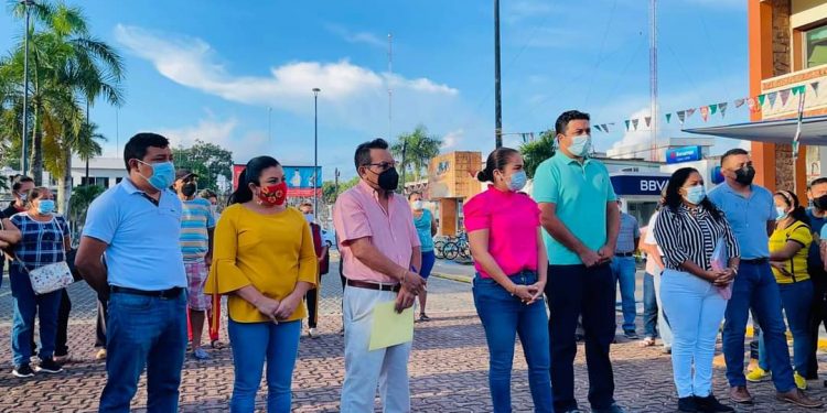 SE REÚNE MARY HERNÁNDEZ CON TRABAJADORES DEL AYUNTAMIENTO DE FELIPE CARRILLO PUERTO