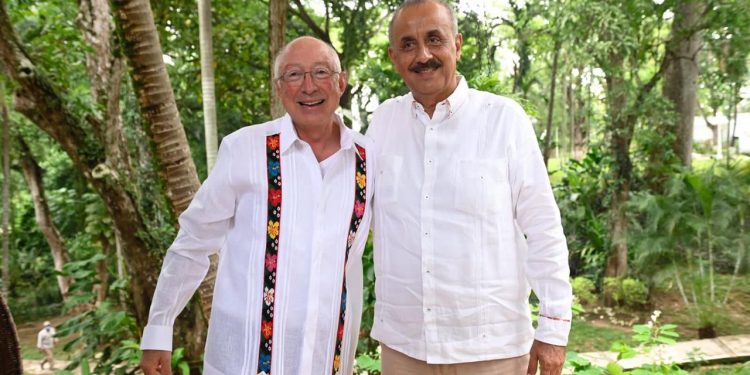 ACUERDAN CARLOS MERINO Y KEN SALAZAR AGENDA POR EL DESARROLLO DEL SUR-SURESTE