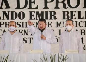 EL PRESIDENTE MUNICIPAL EMIR BELLOS TOMA PROTESTA EN LÁZARO CÁRDENAS