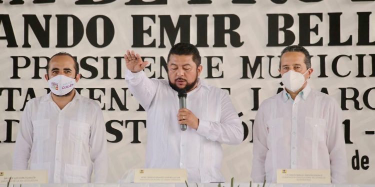 EL PRESIDENTE MUNICIPAL EMIR BELLOS TOMA PROTESTA EN LÁZARO CÁRDENAS