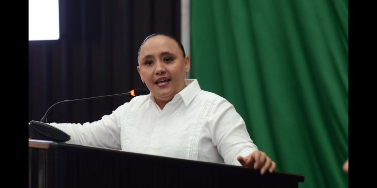 REGRESA DIPUTADA A CONGRESO LOCAL PERO VESTIDA DE MORENA