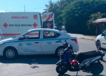POR NO RESPETAR ALTO, TAXISTA COLISIONA CON MOTOCICLISTA EN PLAYA DEL CARMEN