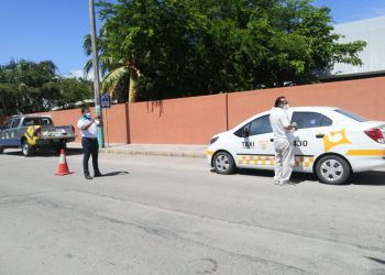 MEGA SANITIZACIÓN EN TAXIS PARA DISMINUIR CONTAGIOS DE COVID