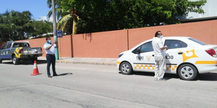 MEGA SANITIZACIÓN EN TAXIS PARA DISMINUIR CONTAGIOS DE COVID