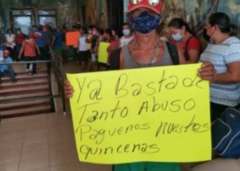 SE MANIFIESTAN TRABAJADORES EN EL PALACIO MUNICIPAL DE JOSÉ MARÍA MORELOS POR ADEUDOS