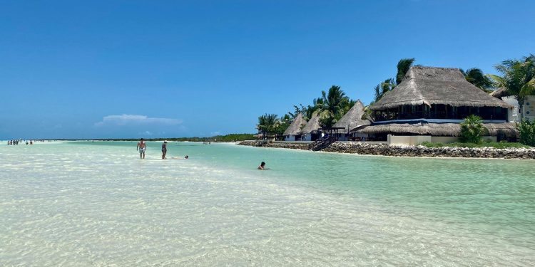 HOLBOX Y YUM BALAM CELEBRAN EL DÍA MUNDIAL DE LAS PLAYAS