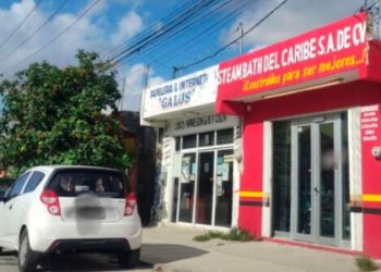 SUJETO VIOLA A EMPLEADA DURANTE ASALTO A PAPELERÍA EN PLAYA DEL CARMEN