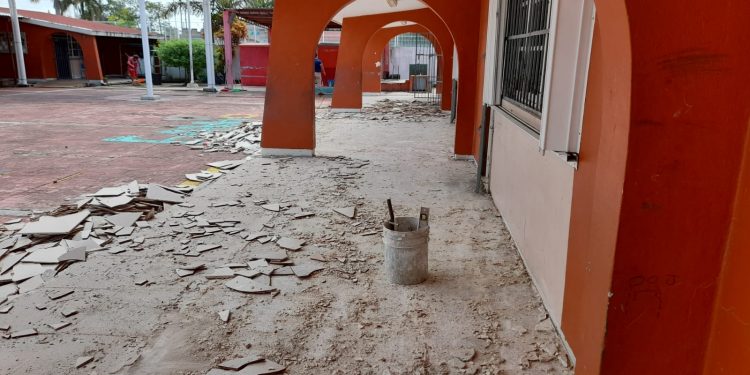 48 ESCUELAS REHABILITADAS DE 350 EN QUINTANA ROO