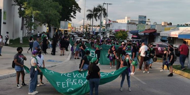 SALEN MUJERES DE CHETUMAL A MARCHAR PARA EXIGIR QUE SE DEJE DE CRIMINALIZAR LA INTERRUPCIÓN DEL EMBARAZO