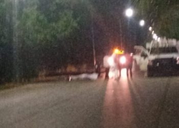 MUERE MOTOCICLISTA AL CHOCAR CONTRA REGISTRO DE AGUA POTABLE EN LA COLONIA EJIDAL DE PLAYA DEL CARMEN