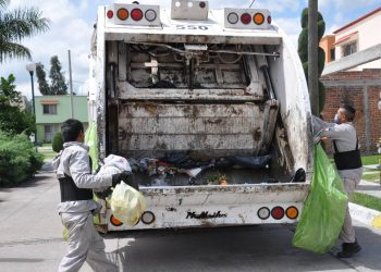 HABITANTES DE 110 COLONIAS Y FRACCIONAMIENTOS DE CHETUMAL AFECTADOS POR LA SUSPENSIÓN DE RECOJA DE BASURA