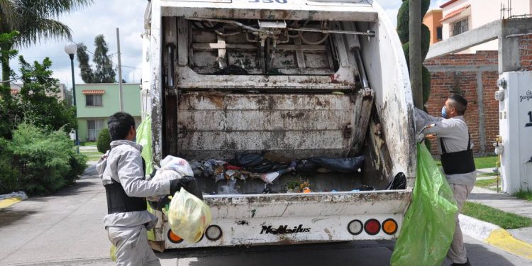 HABITANTES DE 110 COLONIAS Y FRACCIONAMIENTOS DE CHETUMAL AFECTADOS POR LA SUSPENSIÓN DE RECOJA DE BASURA