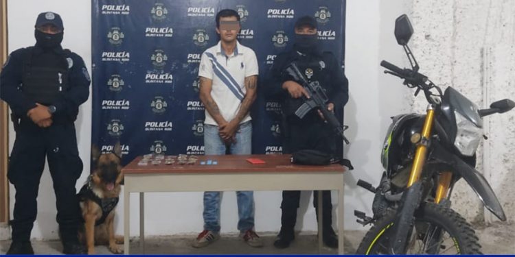 DETIENEN EN CANCÚN A PRESUNTO NARCOMENUDISTA