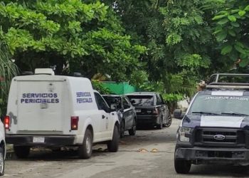 HALLAN CADÁVER DE UN HOMBRE DENTRO DE UNA CAMIONETA EN EL FRACCIONAMIENTO GALAXIA DEL CARMEN I