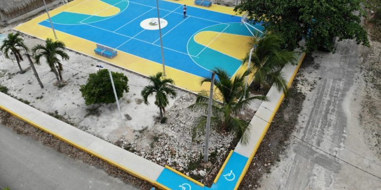 CULMINÓ LA CONSTRUCCIÓN DE UN MÓDULO COMUNITARIO Y CANCHA DE USOS MÚLTIPLES EN LA LOCALIDAD DE X-QUEROL