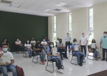 LA UIMQROO Y EL COQCYT IMPULSAN EL EMPRENDIMIENTO DE JÓVENES DE LA ZONA MAYA