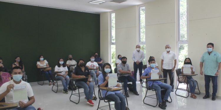 LA UIMQROO Y EL COQCYT IMPULSAN EL EMPRENDIMIENTO DE JÓVENES DE LA ZONA MAYA