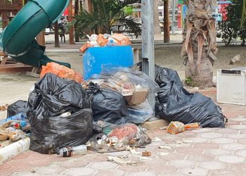 ABANDONAN EL SERVICIO DE RECOLECCIÓN DE BASURA EN HOLBOX