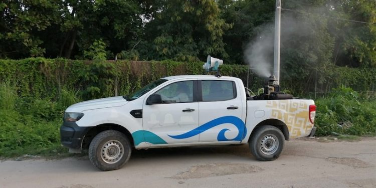 PARA EL CONTROL LARVARIO DE MOSQUITOS, PERSONAL DE LA SESA REALIZA VISITAS CASA POR CASA