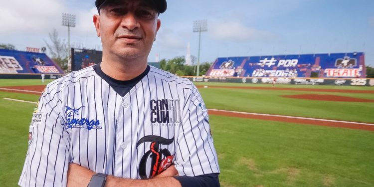 OSCAR ROBLES DEJA EL TIMÓN FELINO