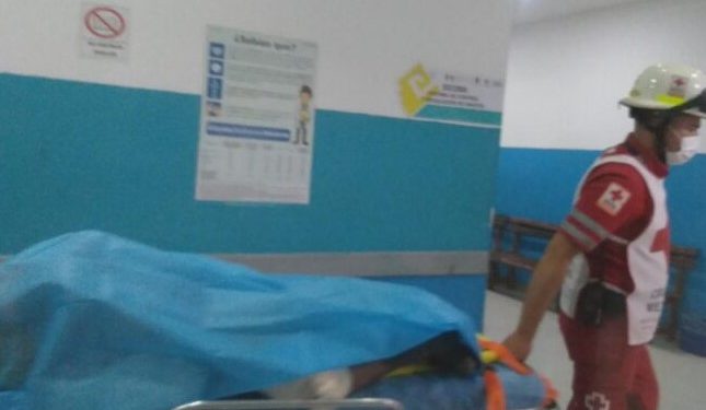 BALEAN A SUJETO QUE CENABA EN PUESTO CALLEJERO EN LA REGIÓN 259 DE CANCÚN