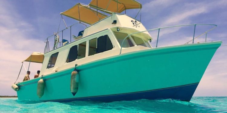 DENUNCIAN ASALTO EN UN YATE CON UNA FAMILIA ABORDO EN CANCÚN