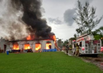 SE INCENDIA BODEGA POR CORTOCIRCUITO EN COZUMEL