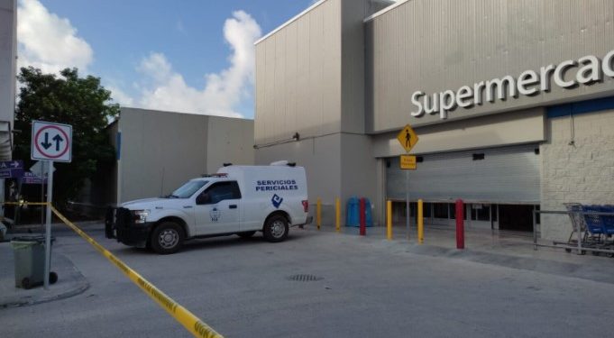 ASALTANTE ASESINA A GUARDIA EN WALMART DEL CENTRO EN CANCÚN