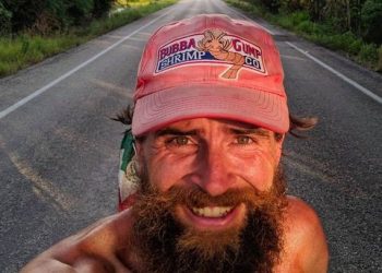 ALEMÁN QUE RECORRE MÉXICO A PIE, EN CAMPECHE