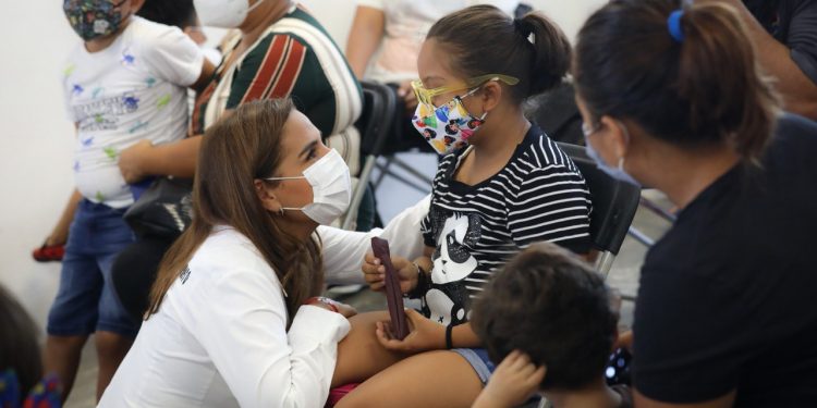 ENTREGA GOBIERNO DE BJ LENTES PARA ALUMNOS DE EDUCACIÓN BÁSICA