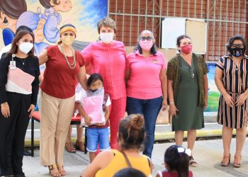 PADRES DE FAMILIA RECONOCEN AL GOBIERNO DE SOLIDARIDAD POR APOYO A LA EDUCACIÓN