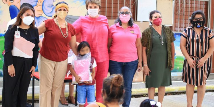 PADRES DE FAMILIA RECONOCEN AL GOBIERNO DE SOLIDARIDAD POR APOYO A LA EDUCACIÓN