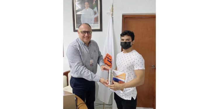 RECIBE BECA DEL TECNOLÓGICO UNIVERSITARIO DE CANCÚN EL HALTEROFILISTA HERSELEID CARRAZCO, ATLETA DEL CEDAR