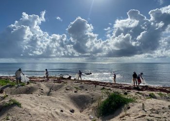 LA FUNDACIÓN ECO-BAHÍA JUNTO CON SCUBAQUATIC Y SSI LLEVAN A CABO UNA LIMPIEZA SUBMARINA CONSIGUIENDO RECOGER 40 KILOS DE BASURA