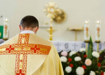 SACERDOTE DICE ‘MEJOR MATEN A SUS HIJAS’ TRAS LA DESPENALIZACIÓN DEL ABORTO