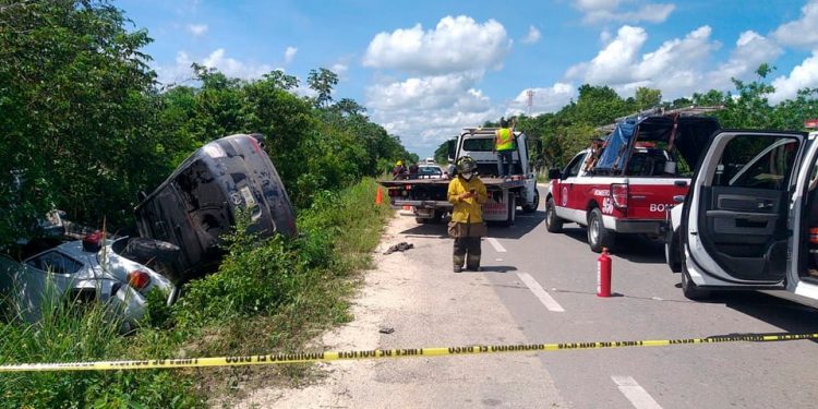 CHOQUE EN EL LIBRAMIENTO A LA AUTOPISTA DE CANCÚN DEJA UN MUERTO Y TRES LESIONADOS